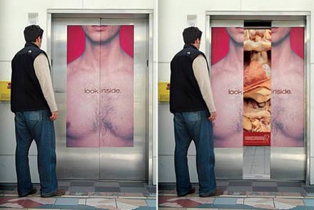 Werbung auf Aufzügen