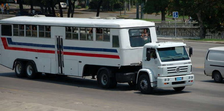 Busse in Kuba