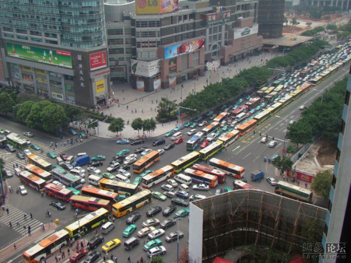 Eine Strassenkreuzung in China