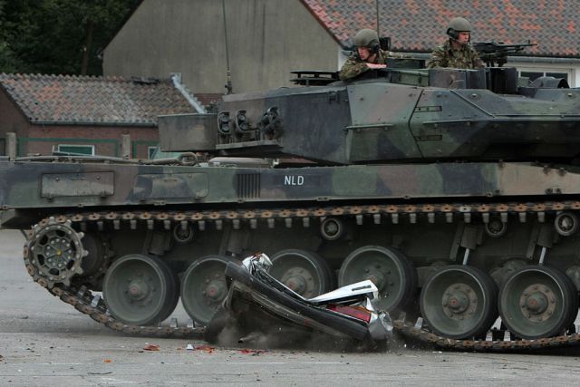 Panzer vs VW Jetta