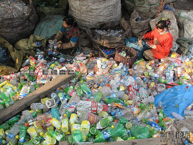 Plastikflaschen-Berge