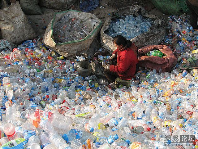 Plastikflaschen-Berge