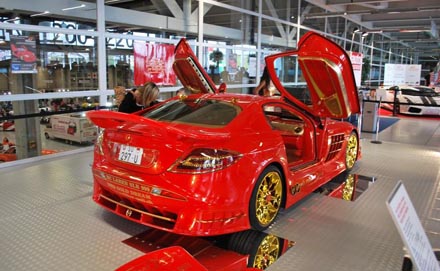 Rotgoldener Mercedes