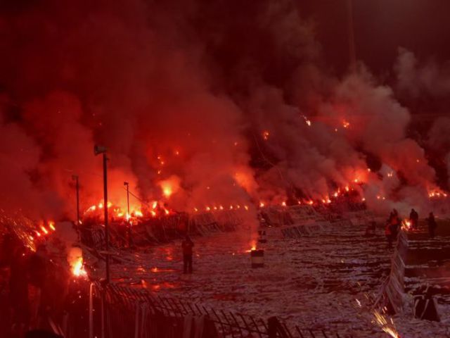 Bengalisches Feuer in Fussball-Stadien