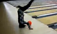 Bowling auf dem Kopf