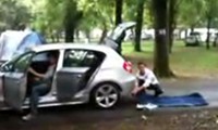 Luftmatratze mit dem Auto aufblasen