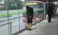 An der Schiebetür schlafen