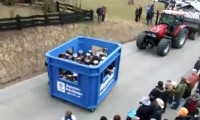 Eine Kiste voller Flaschen