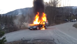 Feuer flüchtet vor der Feuerwehr