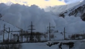 Kameramann filmt eine Lawine