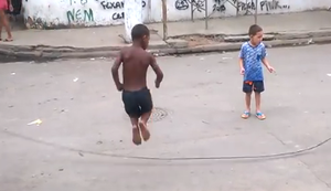 Seilspringen mit dem Hund