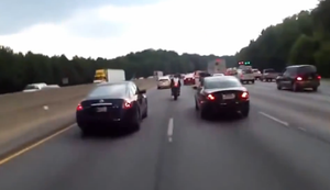 Am Stau vorbei fahren