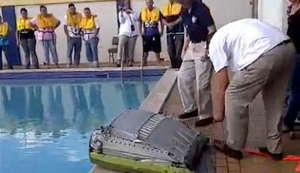 Rettungsinsel aufblasen