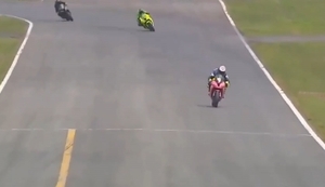 Zieleinfahrt beim Superbike-Rennen