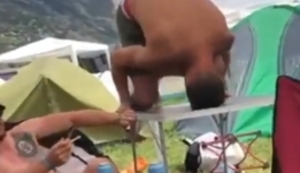 Zirkusnummer auf dem Festival
