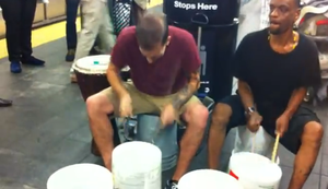 Drummer in der U-Bahn