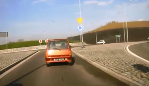 In den Kreisverkehr fahren