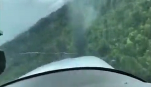 Mit dem Flugzeug im Dschungel landen