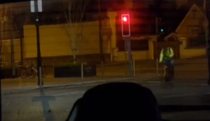 SMS tippen auf dem Fahrrad