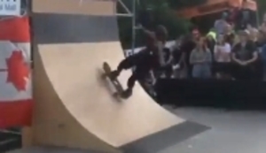 Mit dem Skateboard die Wand hoch