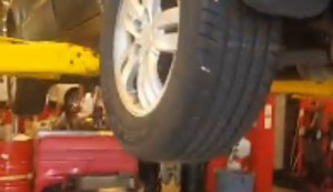 Komische Fahrgeräusche