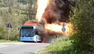 Wenn ein Bus zum Flammernwerfer wird