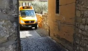 Mit dem Bus durch die Gassen