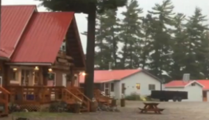 Blitzeinschlag vor dem Haus