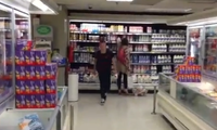 Volltrottel im Supermarkt