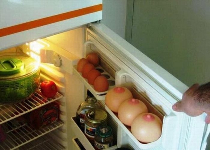 Brüste im Kühlschrank