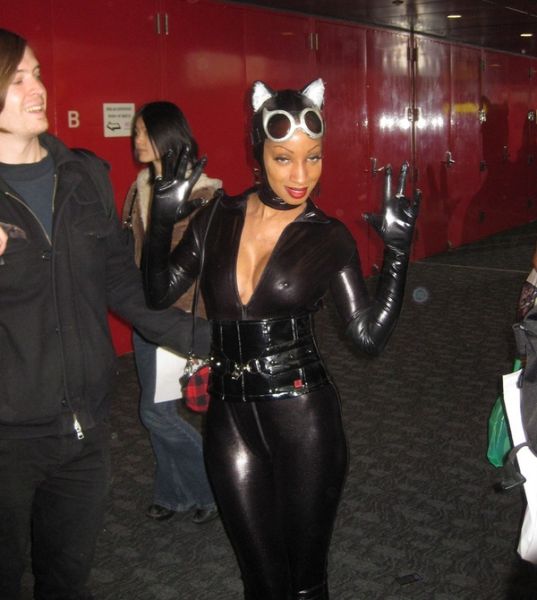 Frauen verkleidet als Catwoman