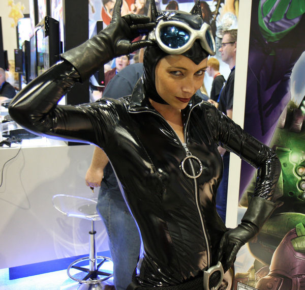 Frauen verkleidet als Catwoman