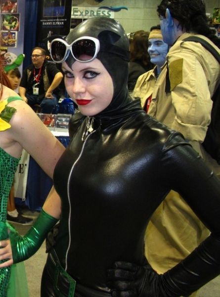 Frauen verkleidet als Catwoman