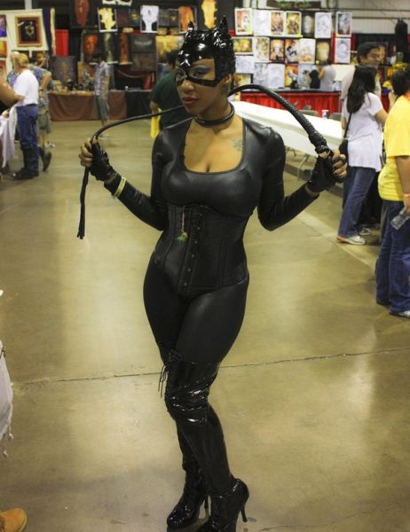 Frauen verkleidet als Catwoman