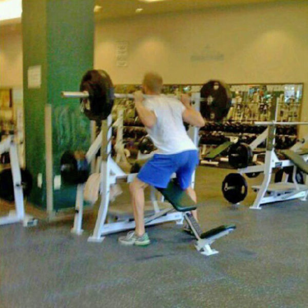 Sportsfreunde im Fitnesscenter