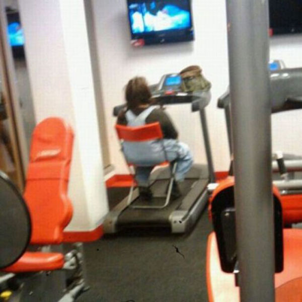 Sportsfreunde im Fitnesscenter