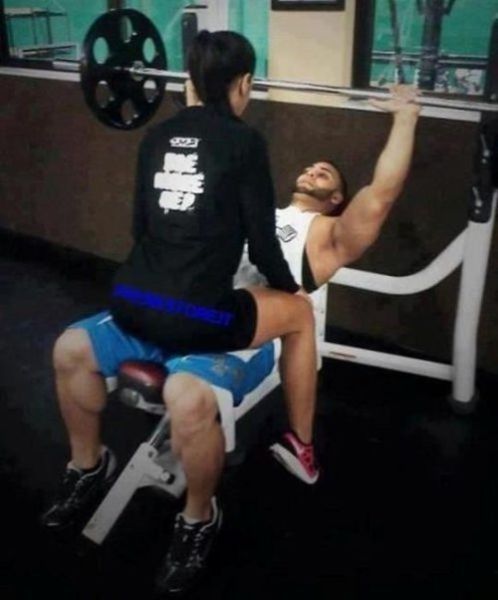 Sportsfreunde im Fitnesscenter