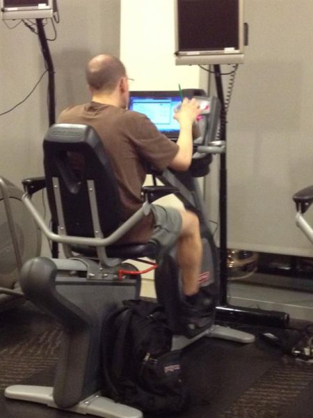 Sportsfreunde im Fitnesscenter