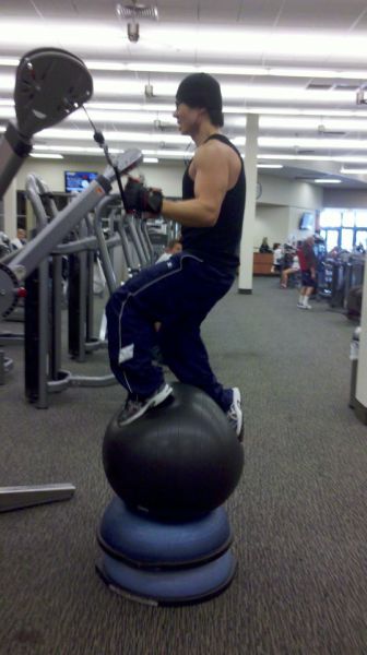 Sportsfreunde im Fitnesscenter