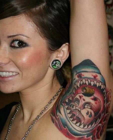 Tattoos in der Achselhöhle