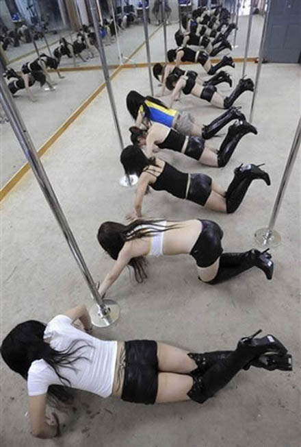 Chinesische Poledance Schule