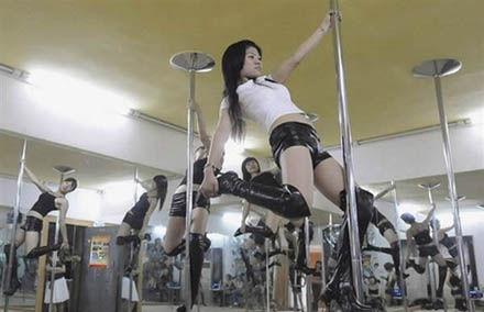 Chinesische Poledance Schule