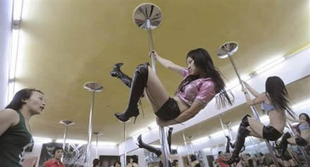 Chinesische Poledance Schule