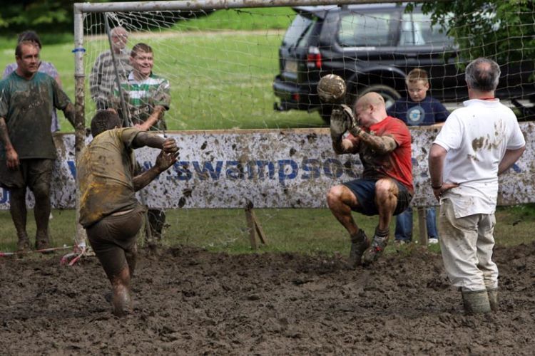 Schlamm-Fussball Weltmeisterschaft