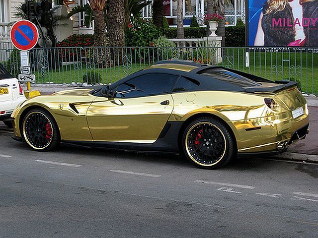 Goldener Ferrari 599 GTB