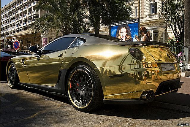 Goldener Ferrari 599 GTB