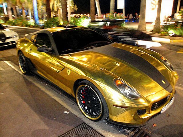 Goldener Ferrari 599 GTB