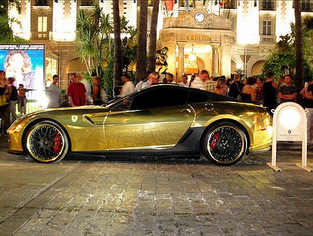 Goldener Ferrari 599 GTB