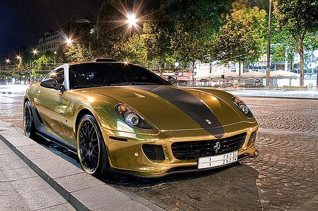 Goldener Ferrari 599 GTB