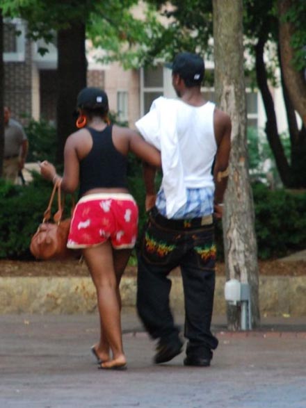 Die Hose auf halb neun